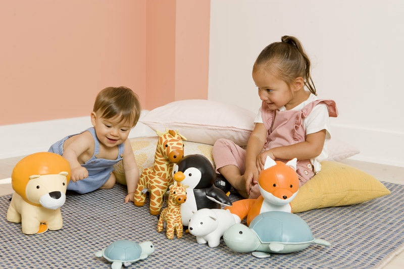 Little Big Friends Gina la Giraffa - Peluche Sonaglio Morbido per Bambini, da 0 Mesi, Facile da Pulire e Ideale come Portachiavi