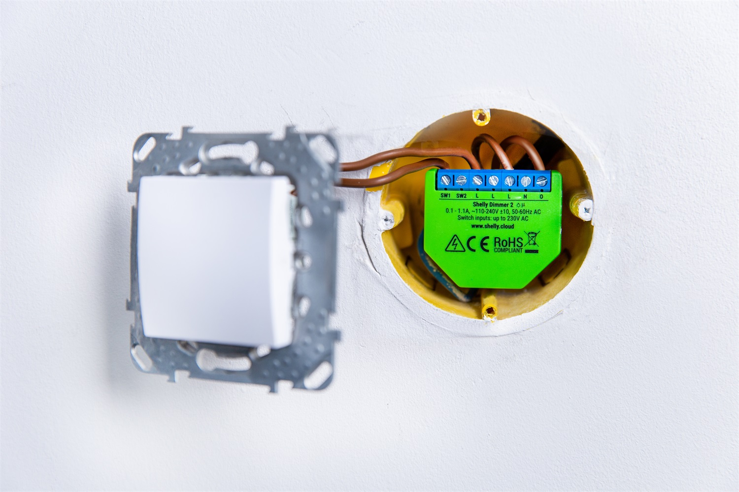 Shelly Dimmer 2 - Interruttore Varialuce Senza Fili Wi-Fi, Confezione da 2, Compatibile con Alexa e Google Home, App iOS e Android