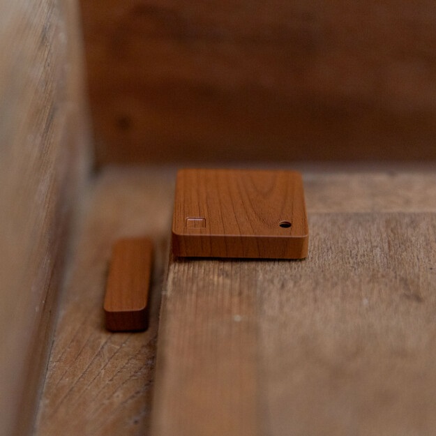 Shelly BLU Door/Window - Sensore Porta/Finestra Bluetooth Marrone con Notifiche in Tempo Reale, Misurazione dei Lux e Integrazione con Alexa e Google Assistant