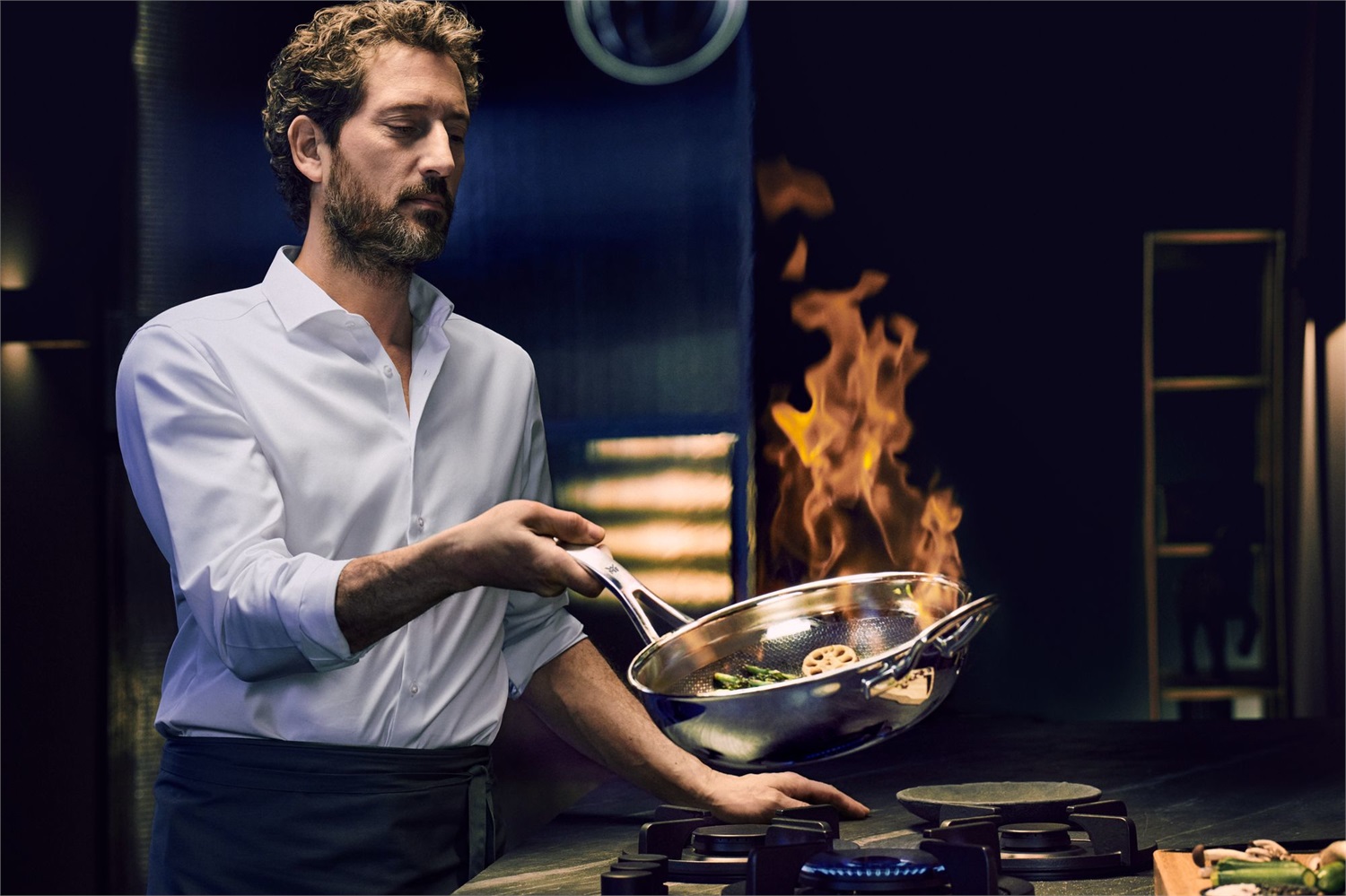 WMF Profi Resist Wok Ø 28 cm - Acciaio Inossidabile con Rivestimento PermaDur, Struttura a Favo, Impugnatura in Plastica, Adatto per Induzione e Forni