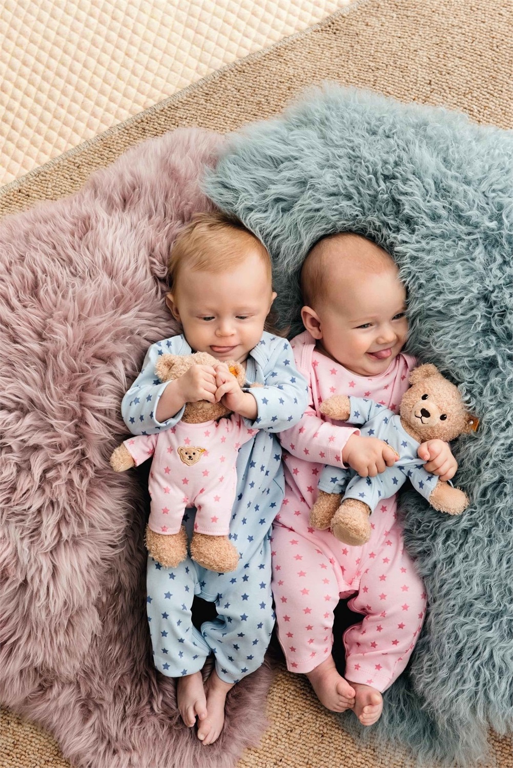 Steiff Teddy and Me - Orsetto Peluche 25cm con Pigiama Azzurro e Pois Blu