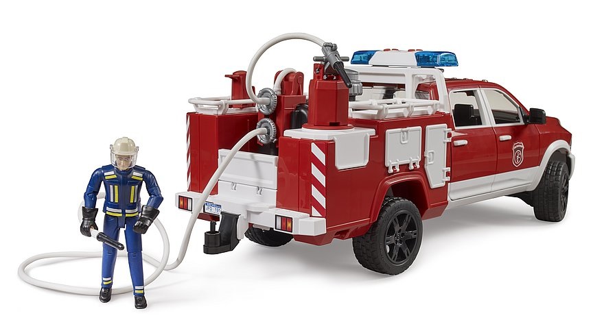 BRUDER RAM 2500 Power Wagon Pompieri con Luci e Suoni - Camion dei Pompieri Giocattolo per Bambini da 4 Anni