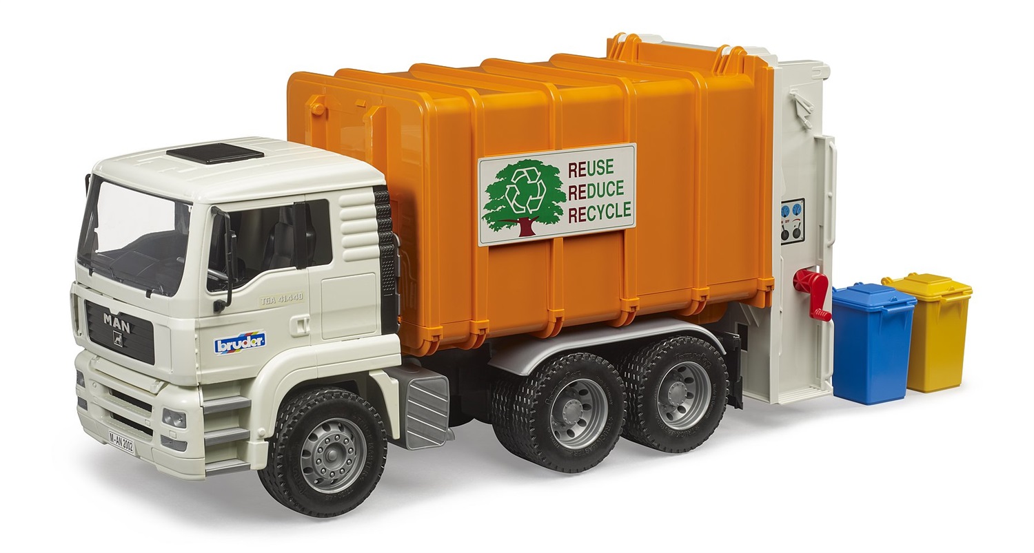 BRUDER MAN TGA Camion della Spazzatura con Caricatore Posteriore - Giocattolo in Scala 1:16 per Bambini dai 3 Anni, Arancione e Bianco
