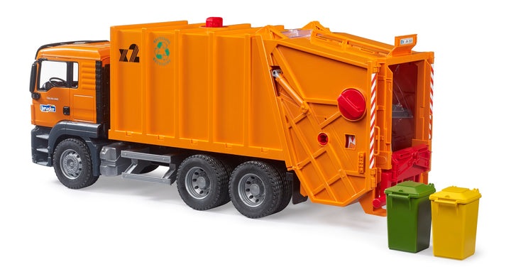BRUDER MAN TGS Camion Trasporto Rifiuti Arancione con 2 Cassonetti - Giocattolo Scala 1:16