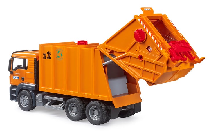 BRUDER MAN TGS Camion Trasporto Rifiuti Arancione con 2 Cassonetti - Giocattolo Scala 1:16