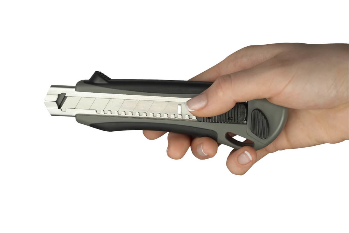 MAUL Cutter Profi 18 mm con 2 lame di ricambio e impugnatura Softgrip - Confezione da 12 pz