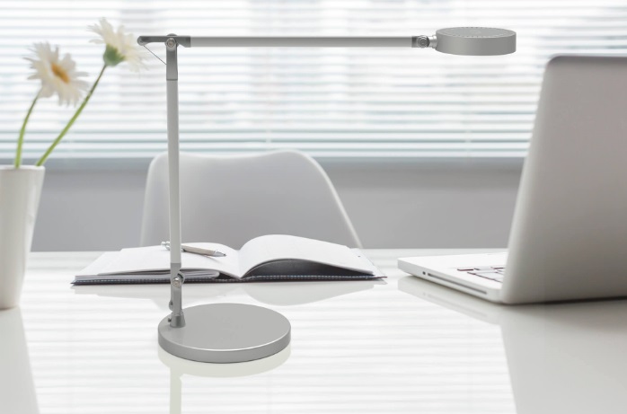 MAUL Lampada da scrivania LED MAULgrace Argento Dimmerabile con Regolazione Intensità e Temperatura di Colore