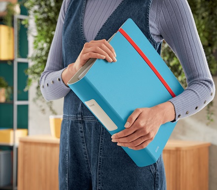 Leitz Cosy Active Raccoglitore A4 Blu Calmo con Meccanismo a Leva 180°, Dorso 8,2 cm, Capacità 500 Fogli