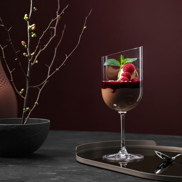 Villeroy & Boch NewMoon Calice da Vino Rosso 405 ml - Set di 4 Bicchieri in Cristallo con Design Asimmetrico, Lavabili in Lavastoviglie