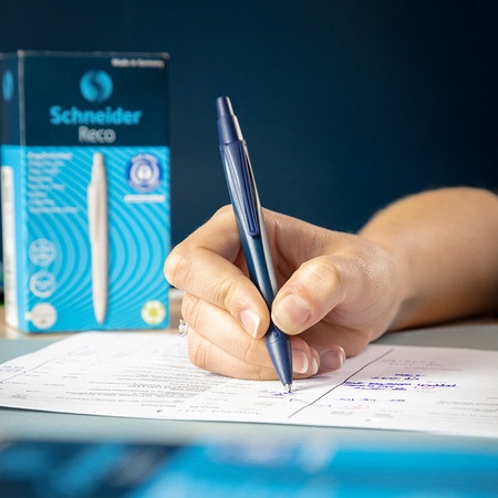 Schneider Reco Penna a sfera retrattile a scatto blu - Punta media - 92% plastica riciclata - Certificata Blue Angel