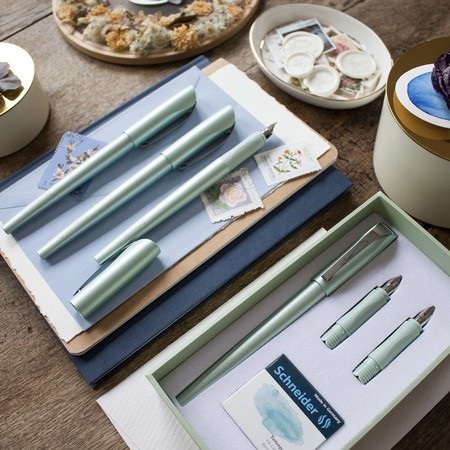 Schneider Callissima - Penna stilografica con confezione regalo, 3 punte intercambiabili e cartucce, colore verde menta