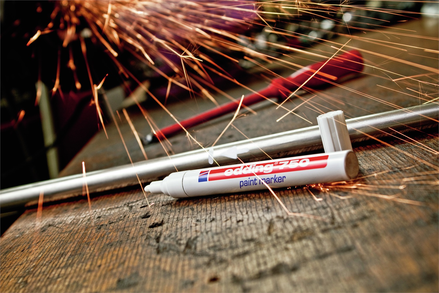 Edding Marcatore a Vernice 750 Blu Punta Conica 2-4 mm - Pigmentato, Coprente e Resistente