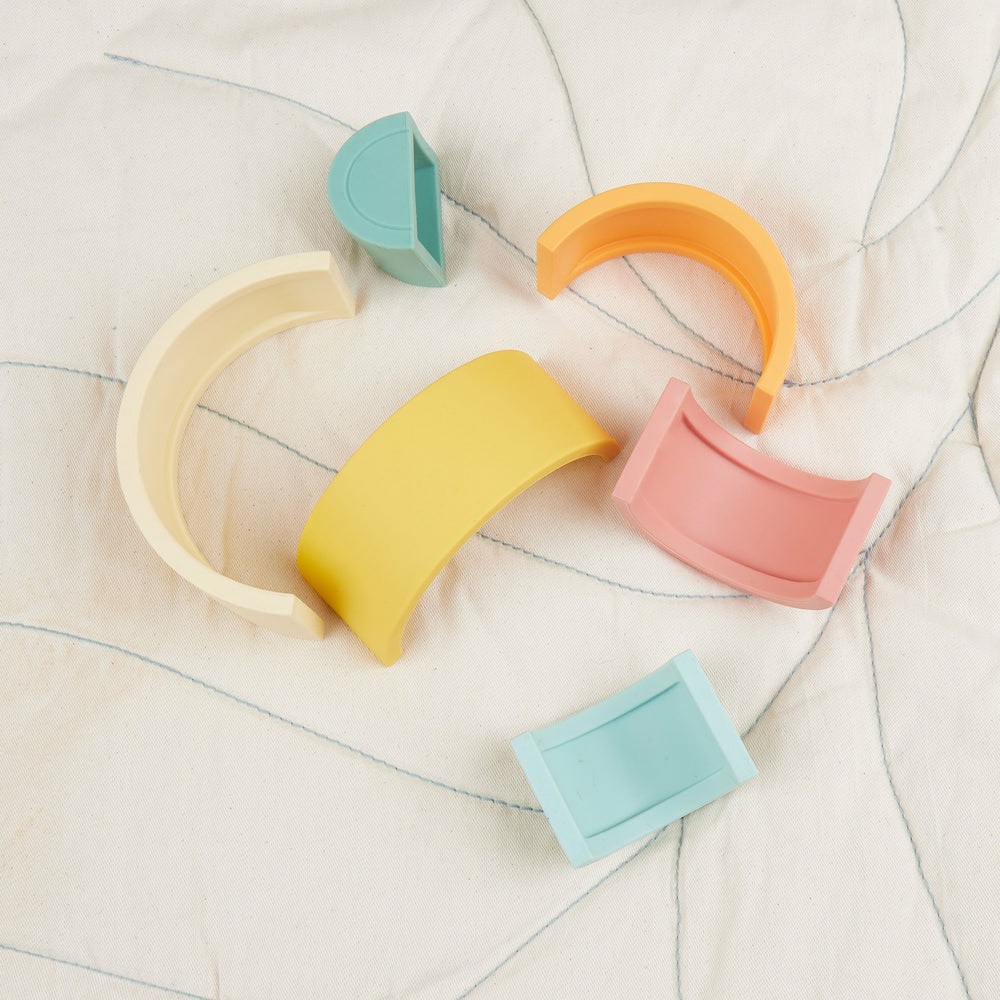 Bieco Giocattolo Arcobaleno in Silicone Tropical Vibes | Mattoncini da Costruzione Montessori in Colori Pastello | Sviluppo Abilità Motorie Fini