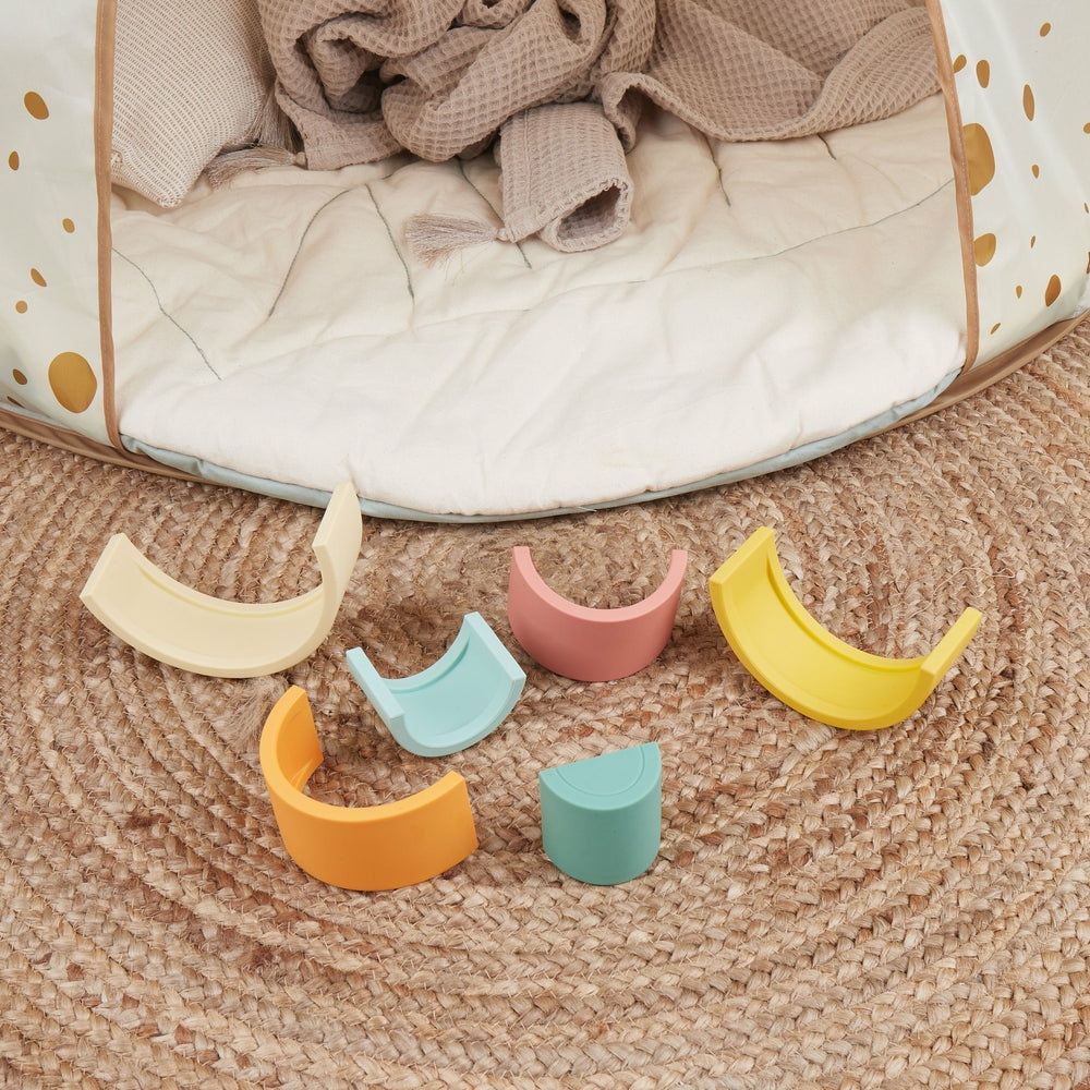 Bieco Giocattolo Arcobaleno in Silicone Tropical Vibes | Mattoncini da Costruzione Montessori in Colori Pastello | Sviluppo Abilità Motorie Fini