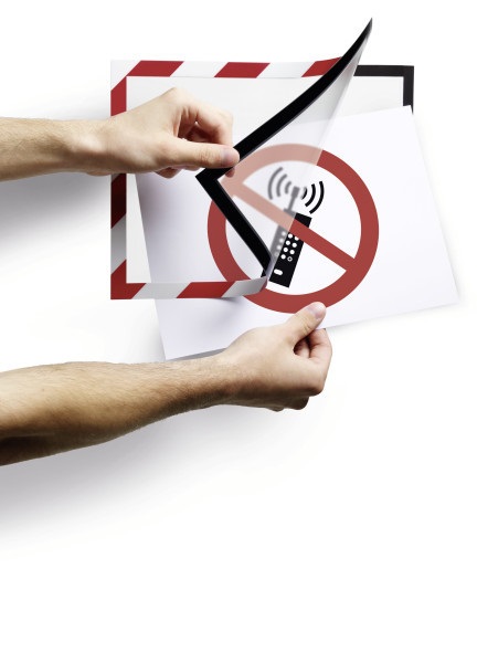 Durable DURAFRAME SECURITY Cornice Espositiva Adesiva A4 Rosso/Bianco - Confezione da 2 Pezzi, Cornice Magnetica per Segnaletica di Sicurezza