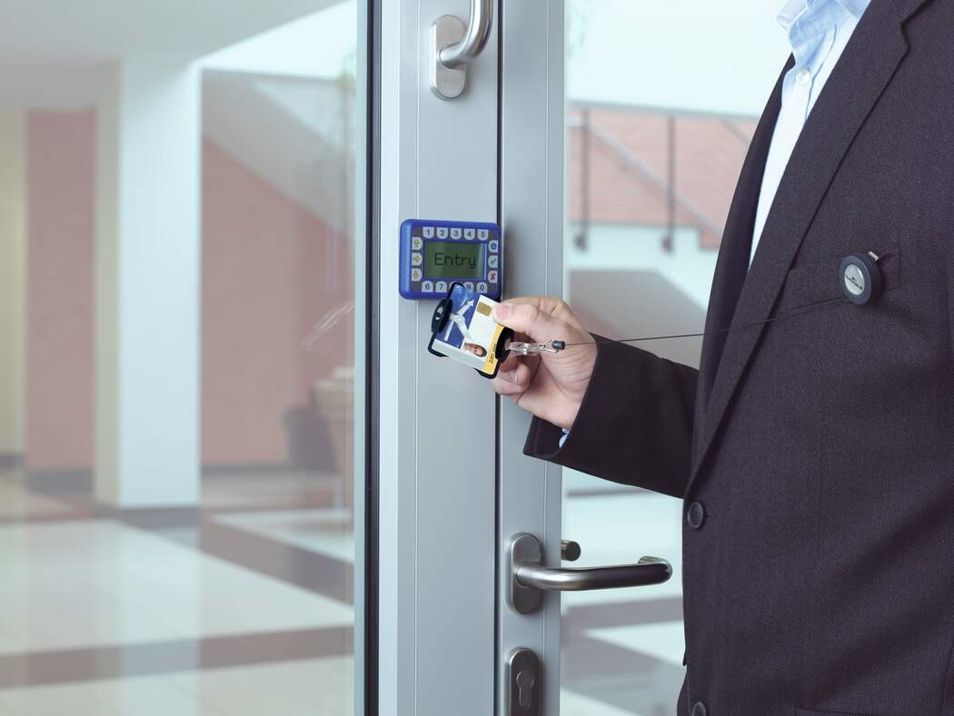 Durable 898801 Portabadge Eco per 1 Tessera, 54 x 87 mm, Nero, Confezione da 10 Pezzi