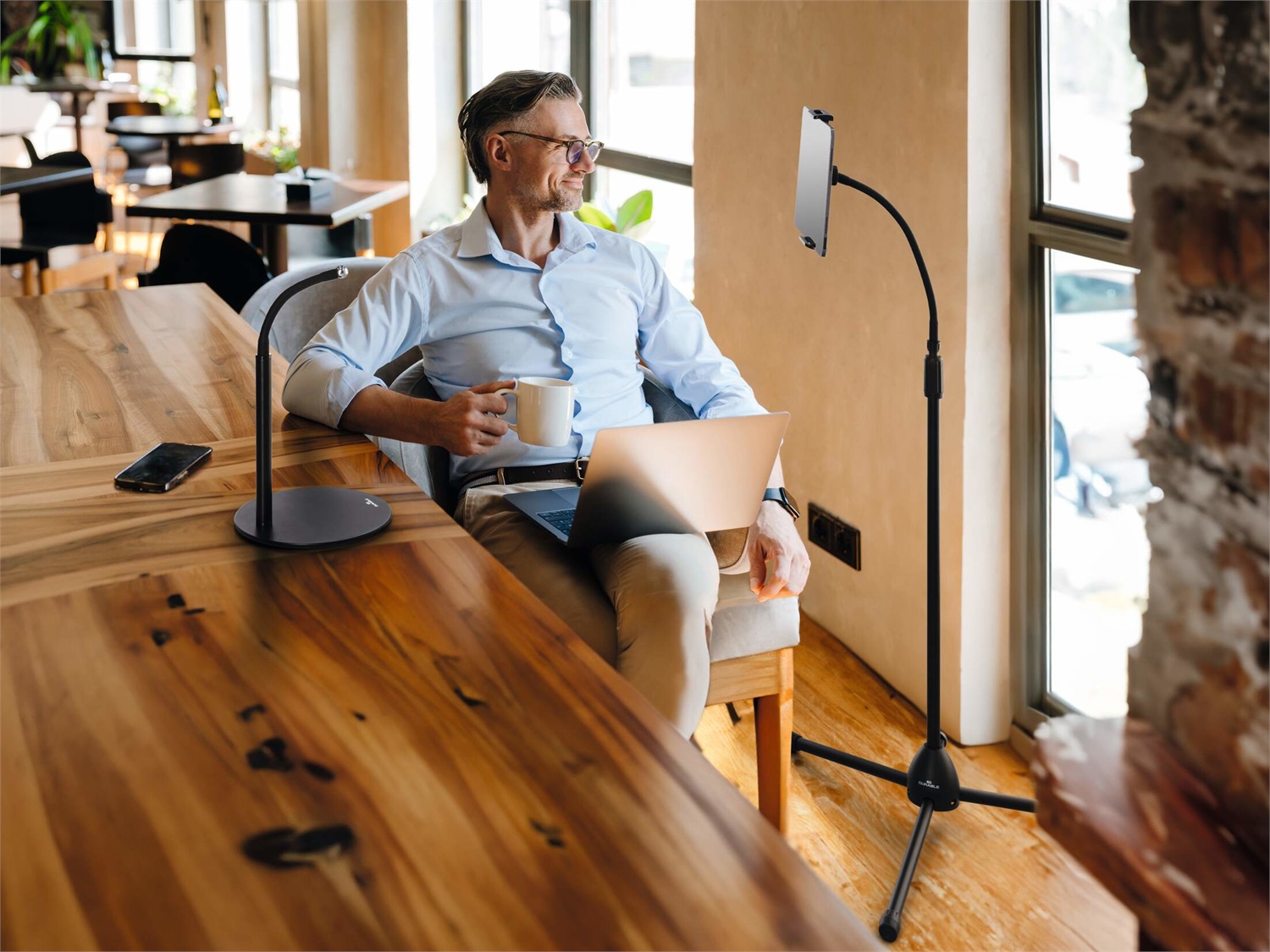 Durable TWIST COMBI Supporto da tavolo e pavimento per smartphone e tablet (4,7-13 pollici) - Nero, con braccio snodabile e giunto sferico