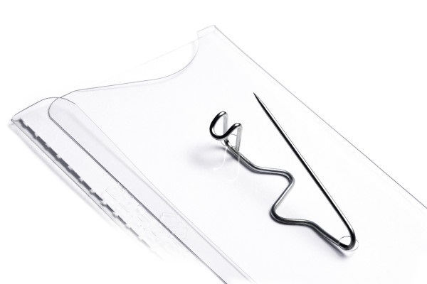 Durable 815719 Portanome con combi clip, spilla e clip a coccodrillo, 40x57 mm, PVC trasparente, confezione da 50 pezzi