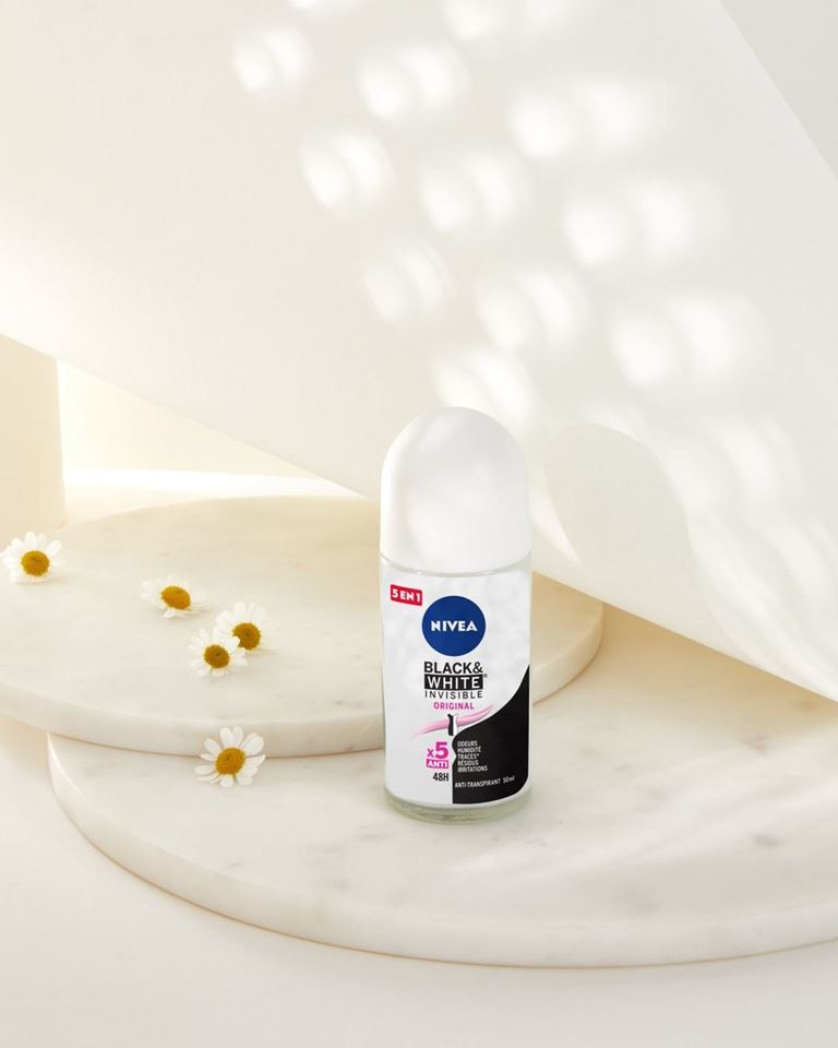 NIVEA Black & White Invisible Original Deodorante Roll-on Antitraspirante Donna 72h 50 ml