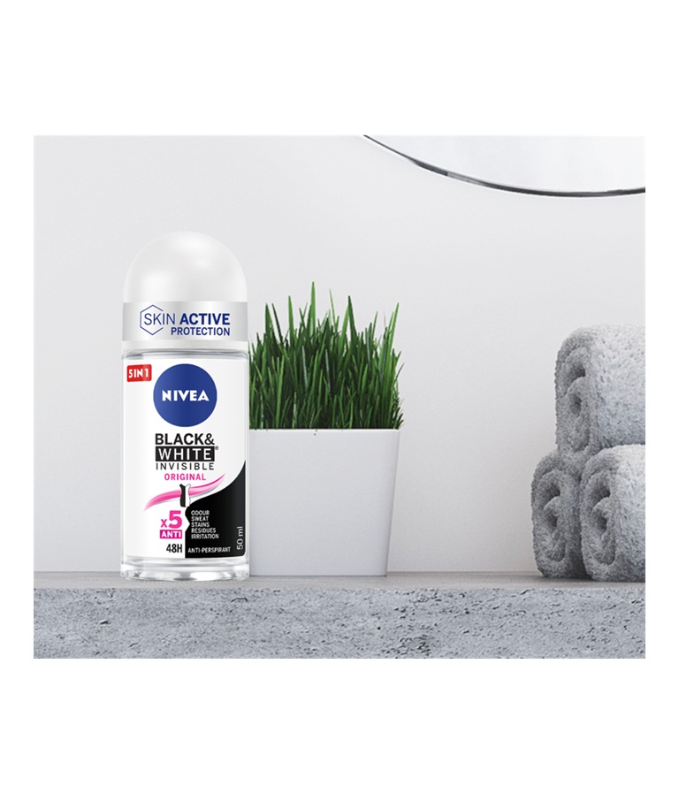 NIVEA Black & White Invisible Original Deodorante Roll-on Antitraspirante Donna 72h 50 ml