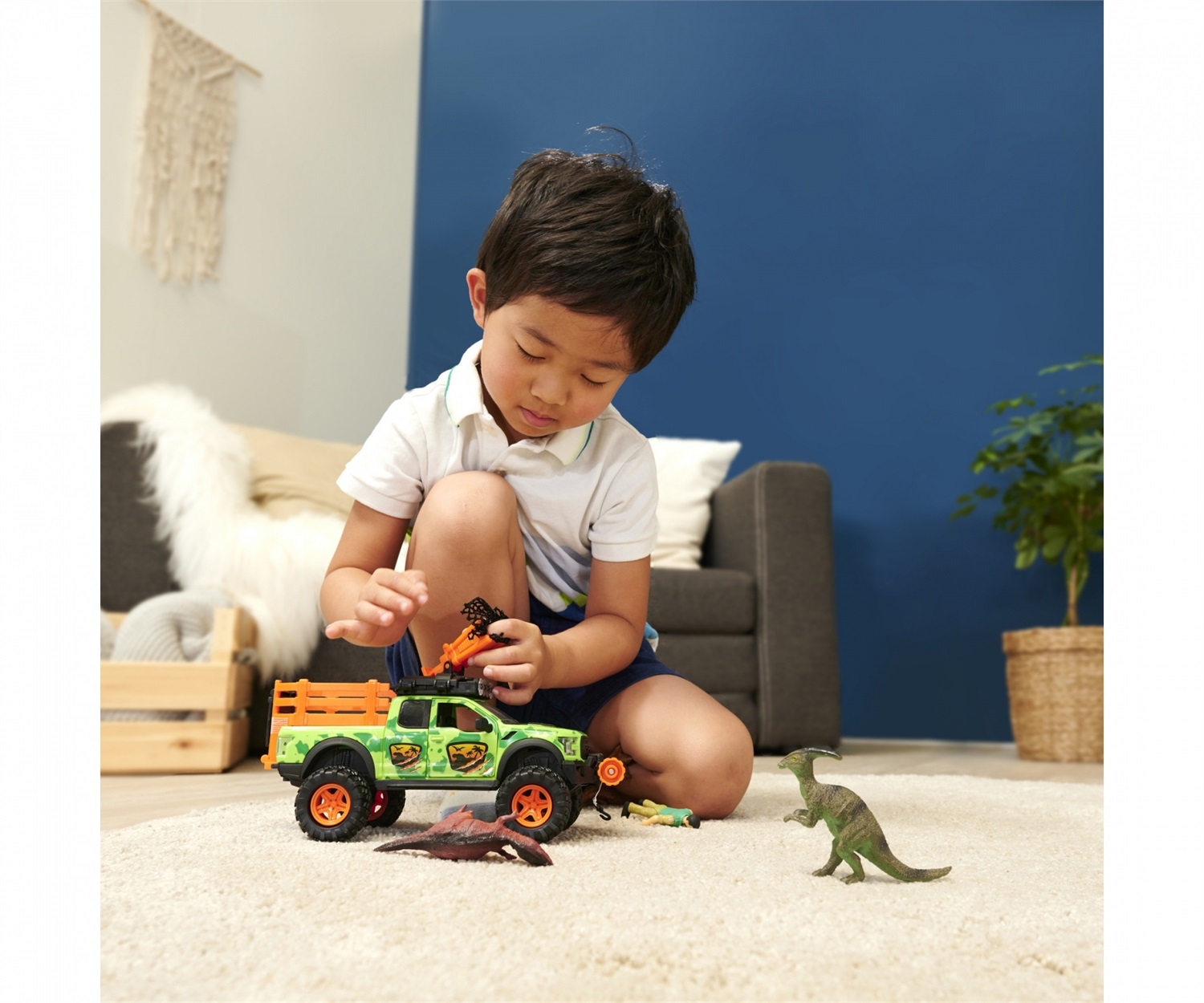 Dickie Toys Ford Raptor Dino Hunter 25 cm - Veicolo Giocattolo con Luci e Suoni, Inclusi 3 Dinosauri e Personaggio, Funzionamento a Ruota Libera