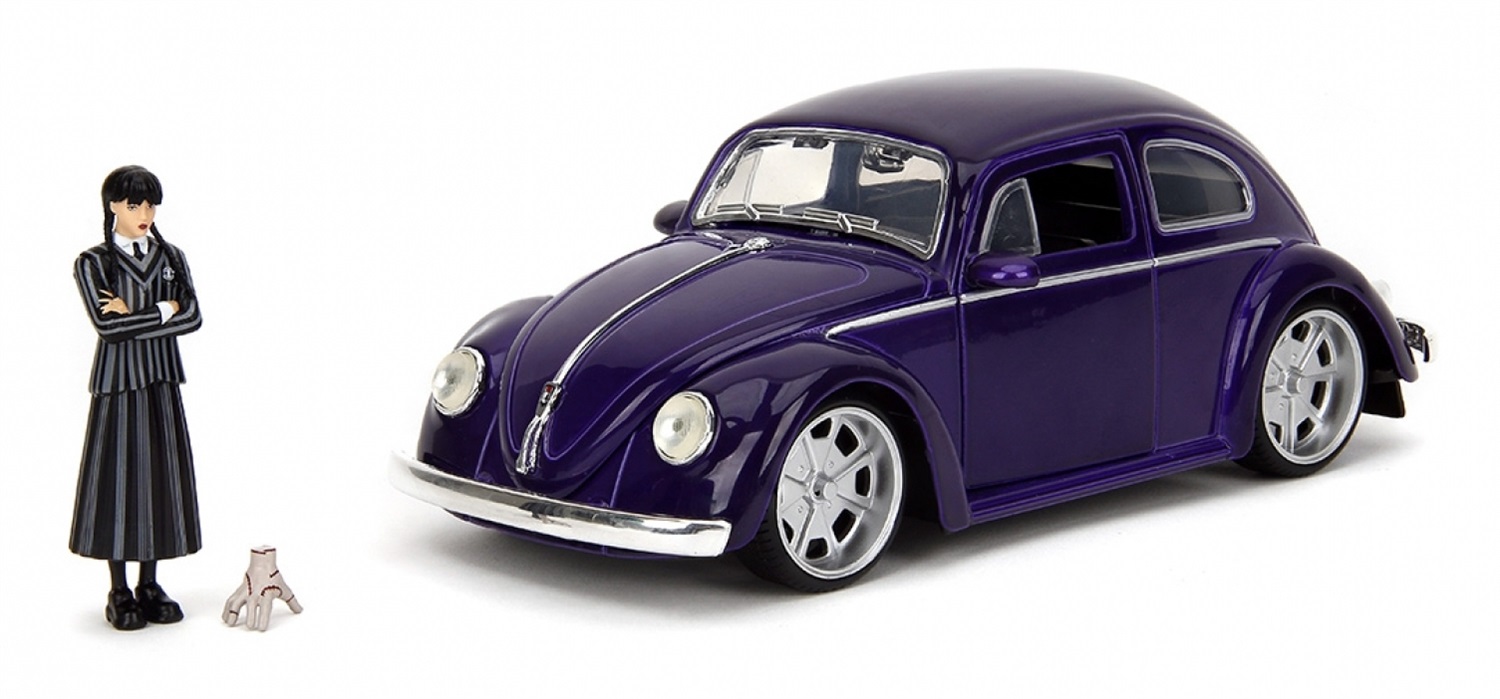 Jada Toys Volkswagen Beetle Wednesday 1:24 Die-Cast con Personaggio di Mercoledì e Mano