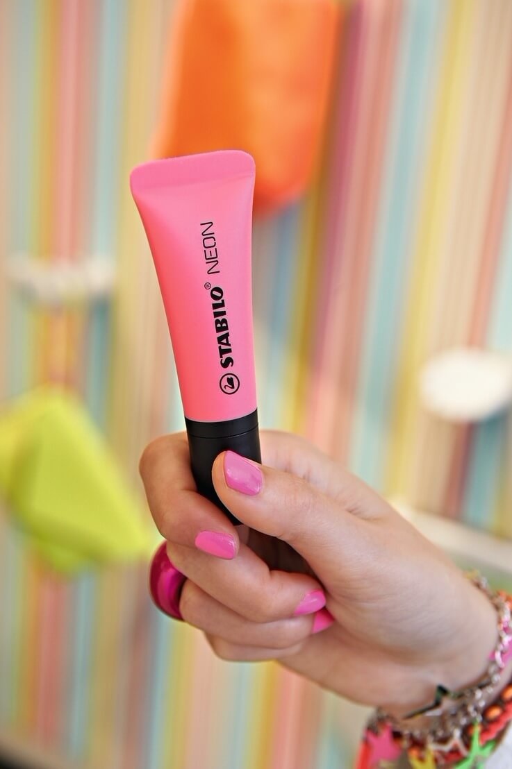 STABILO Neon Evidenziatore - Assortimento 4 Colori (Giallo, Verde, Arancione, Rosa) - Punta a Scalpello - Tratto 2-5 mm - Inchiostro a Base d'Acqua