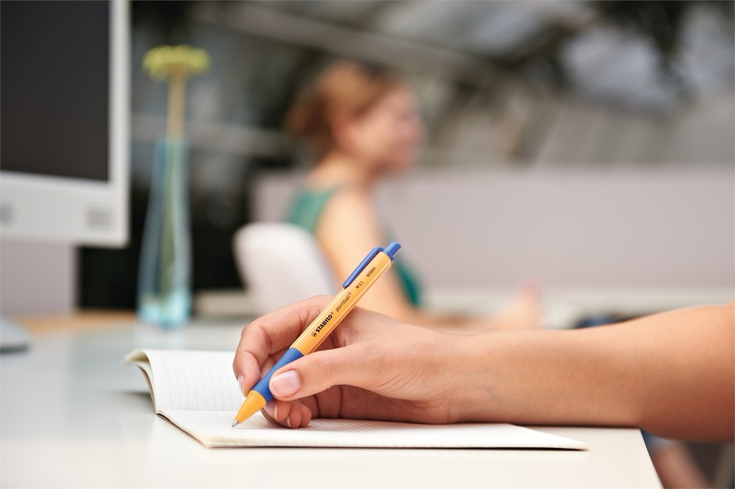 STABILO POINTBALL Lilla - Penna a sfera retrattile a scatto, fusto in plastica riciclata, tratto 0,5 mm