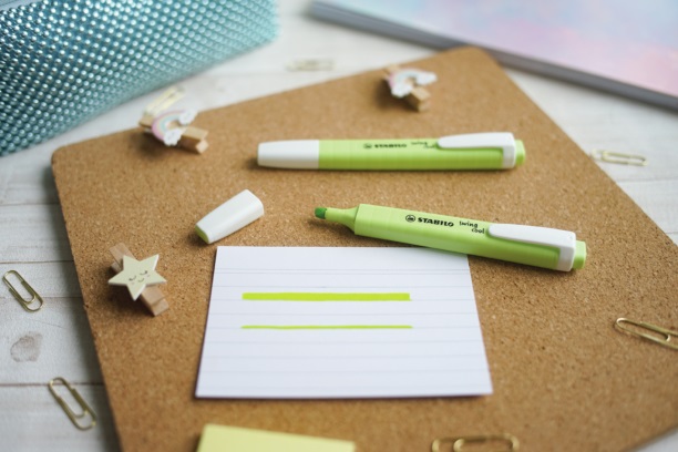 STABILO Swing Cool Pastel Evidenziatore Lime - Punta A Scalpello, Tratto 1-4 mm, Anti-Dry-Out, Fusto Trasparente