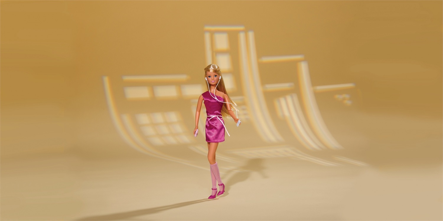 Simba Steffi Love Mega Fashion - Bambola con 4 cambi di vestiti e accessori