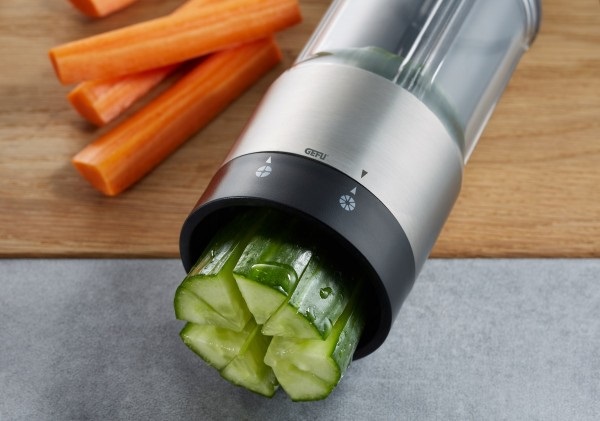 GEFU FLEXICUT 13421 - Tagliatore per Verdure e Frutta in Acciaio Inox con Inserto di Taglio Regolabile