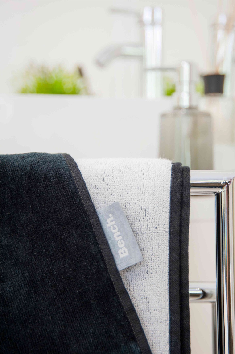 Herding Telo da Mare e Sauna Modern Opposite in Cotone Velour 80x180 cm con Gancino - Colore Nero