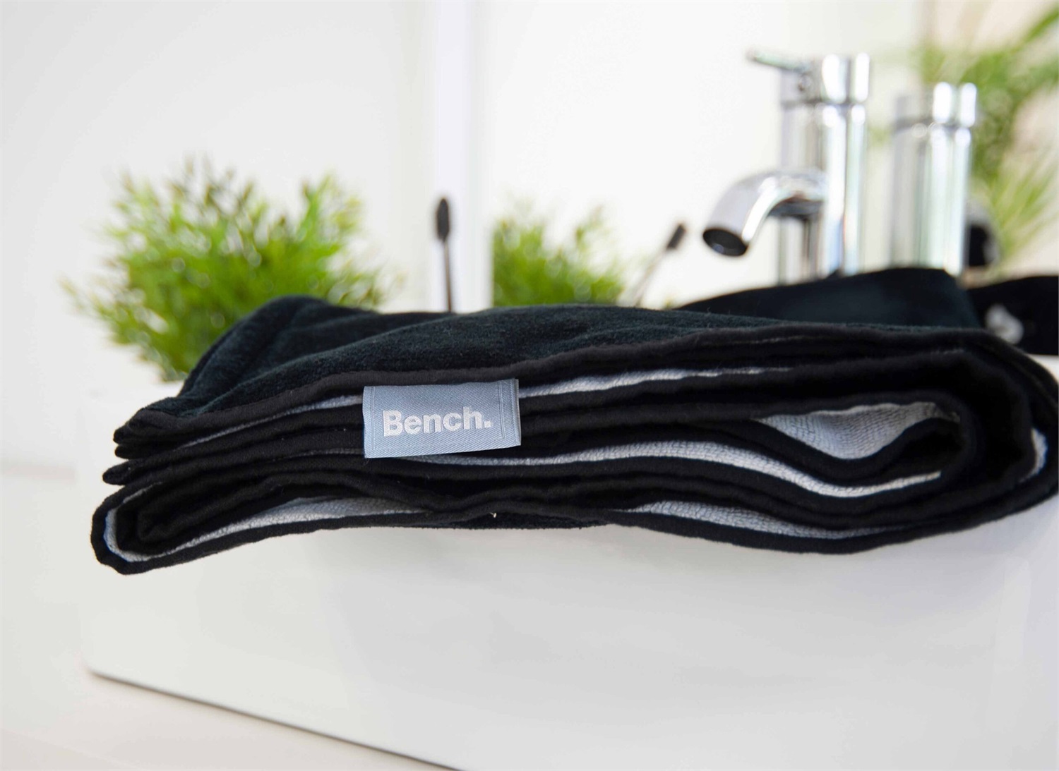Herding Telo da Mare e Sauna Modern Opposite in Cotone Velour 80x180 cm con Gancino - Colore Nero