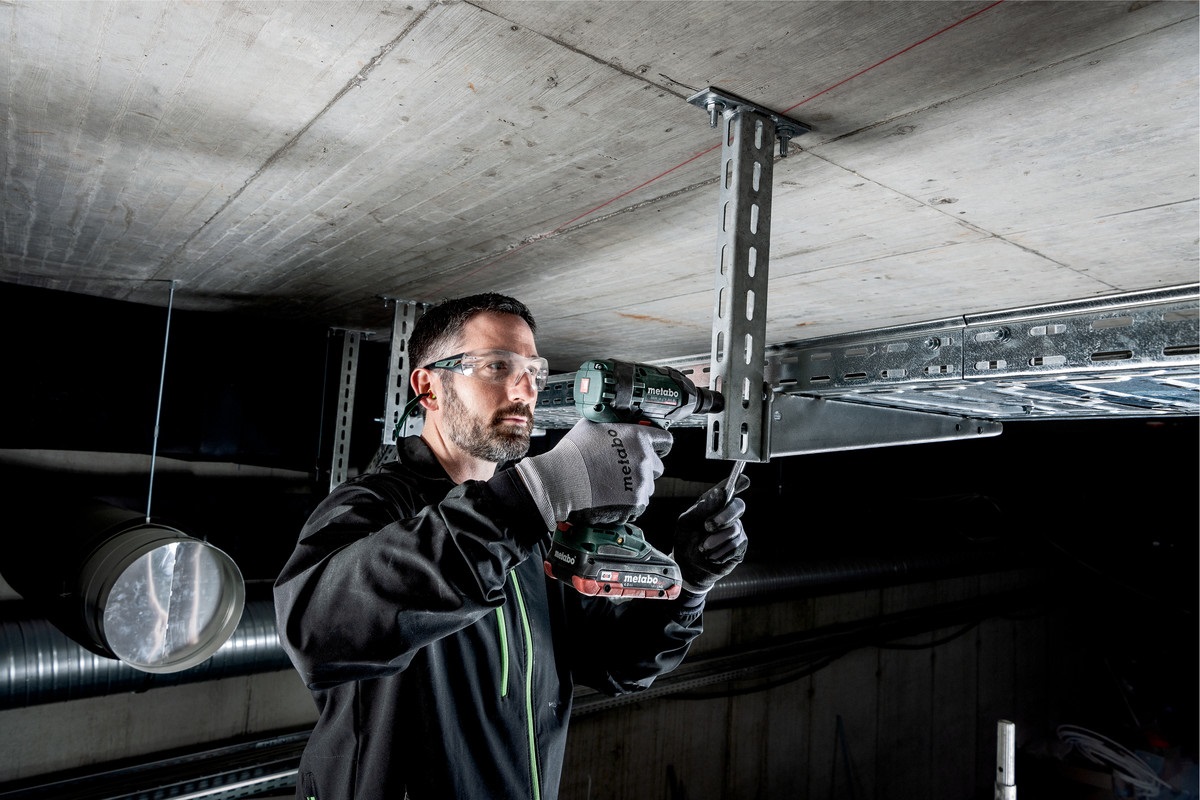 Metabo SSW 18 LTX 300 BL - Avvitatore a percussione a batteria 18 V, Coppia massima 300 Nm, Attacco quadrato 1/2, Compatto