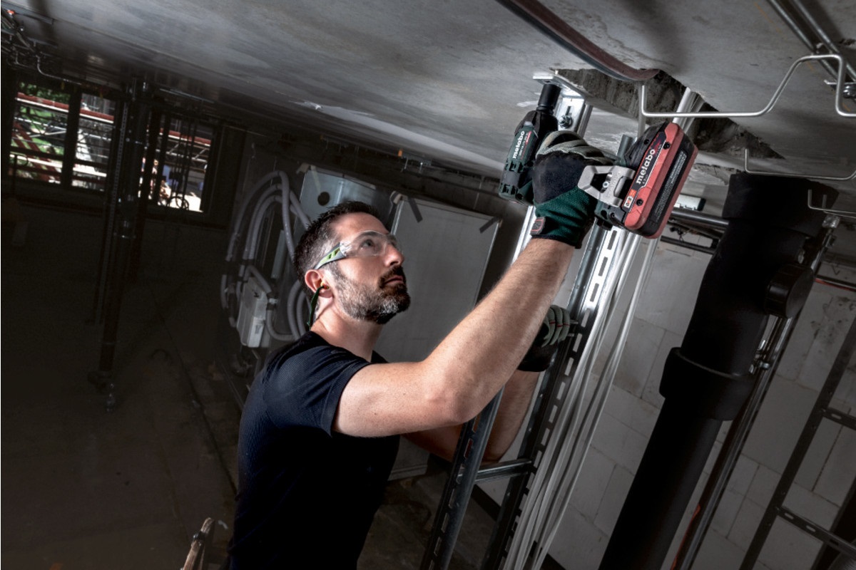 Metabo SSW 18 LTX 300 BL - Avvitatore a percussione a batteria 18 V, Coppia massima 300 Nm, Attacco quadrato 1/2, Compatto