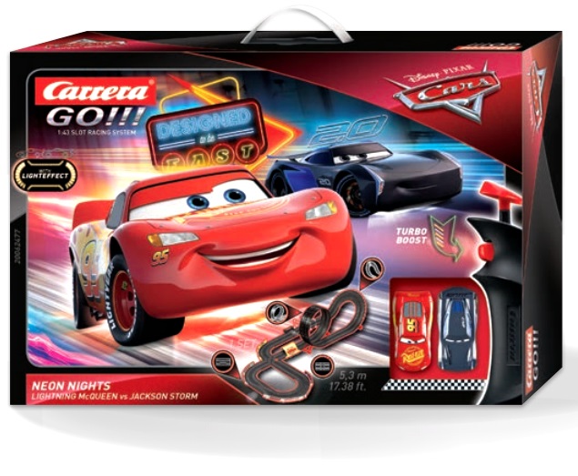 Carrera GO!!! Disney Pixar Cars Neon Nights - Set Pista da Scontro con Macchinine Saetta McQueen e Jackson Storm, Gioco per Bambini dai 6 Anni, Multicolore