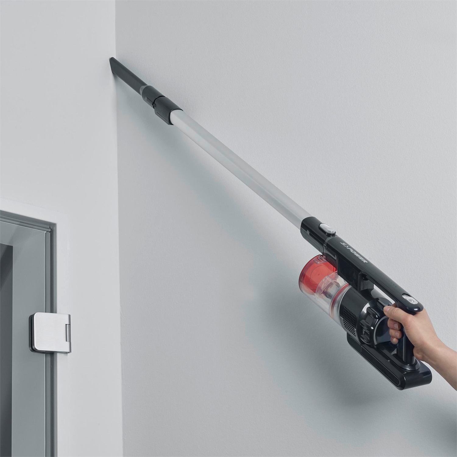 SEVERIN HV 7154 Scopa Elettrica Senza Filo 2 in 1, Autonomia Fino a 40 Minuti, Spazzola Elettrica ad Alta Velocità con Illuminazione a LED, Nero/Rosso