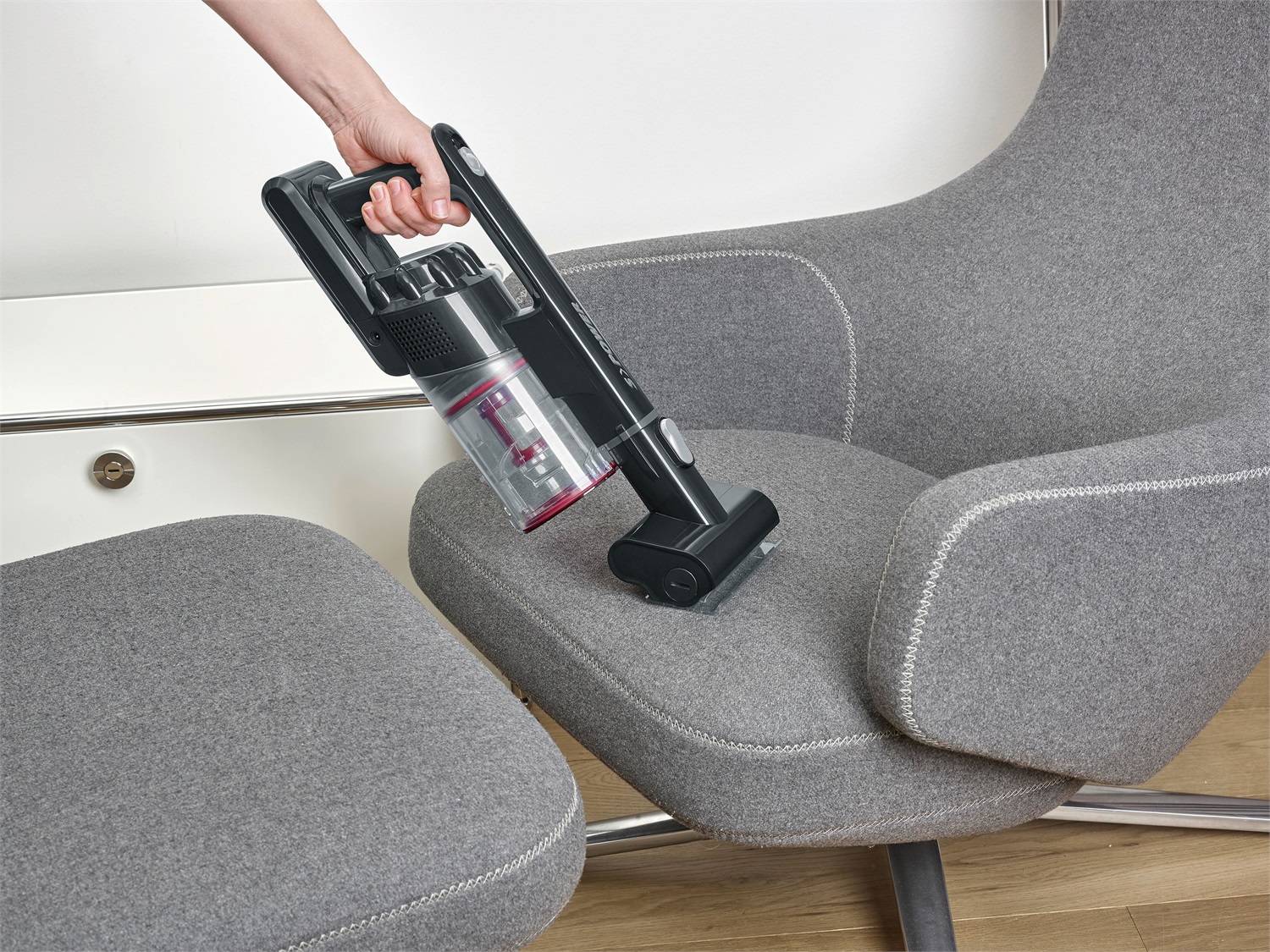 SEVERIN HV 7966 Scopa Elettrica Ricaricabile Senza Fili 2 in 1 con Spazzola Rotante e Illuminazione LED