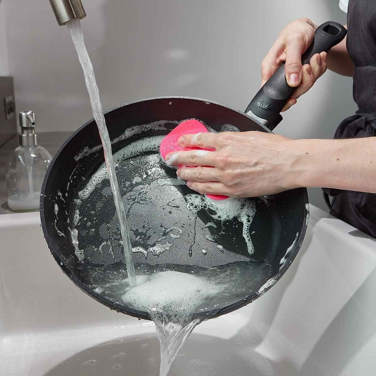 Fissler Padella Adamant Comfort 28 cm - Capacità 3.2 Litri, Senza PFOA, Impugnatura Ergonomica