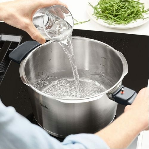 Fissler Vitavit Premium - Pentola a pressione 8L in Acciaio Inox con Funzione di Cottura a Vapore e Rosolatura