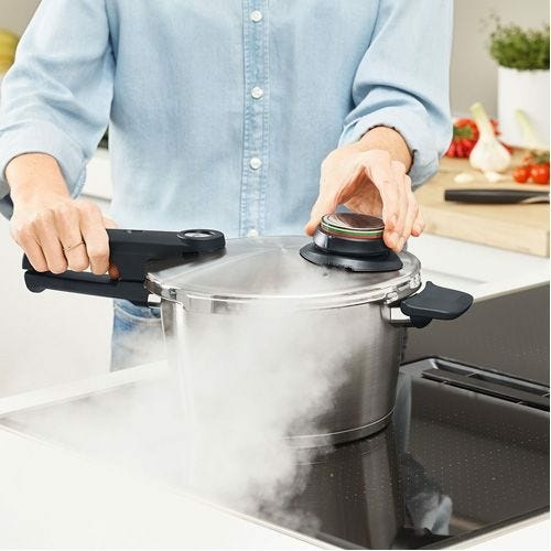 Fissler Vitavit Premium - Pentola a pressione 8L in Acciaio Inox con Funzione di Cottura a Vapore e Rosolatura