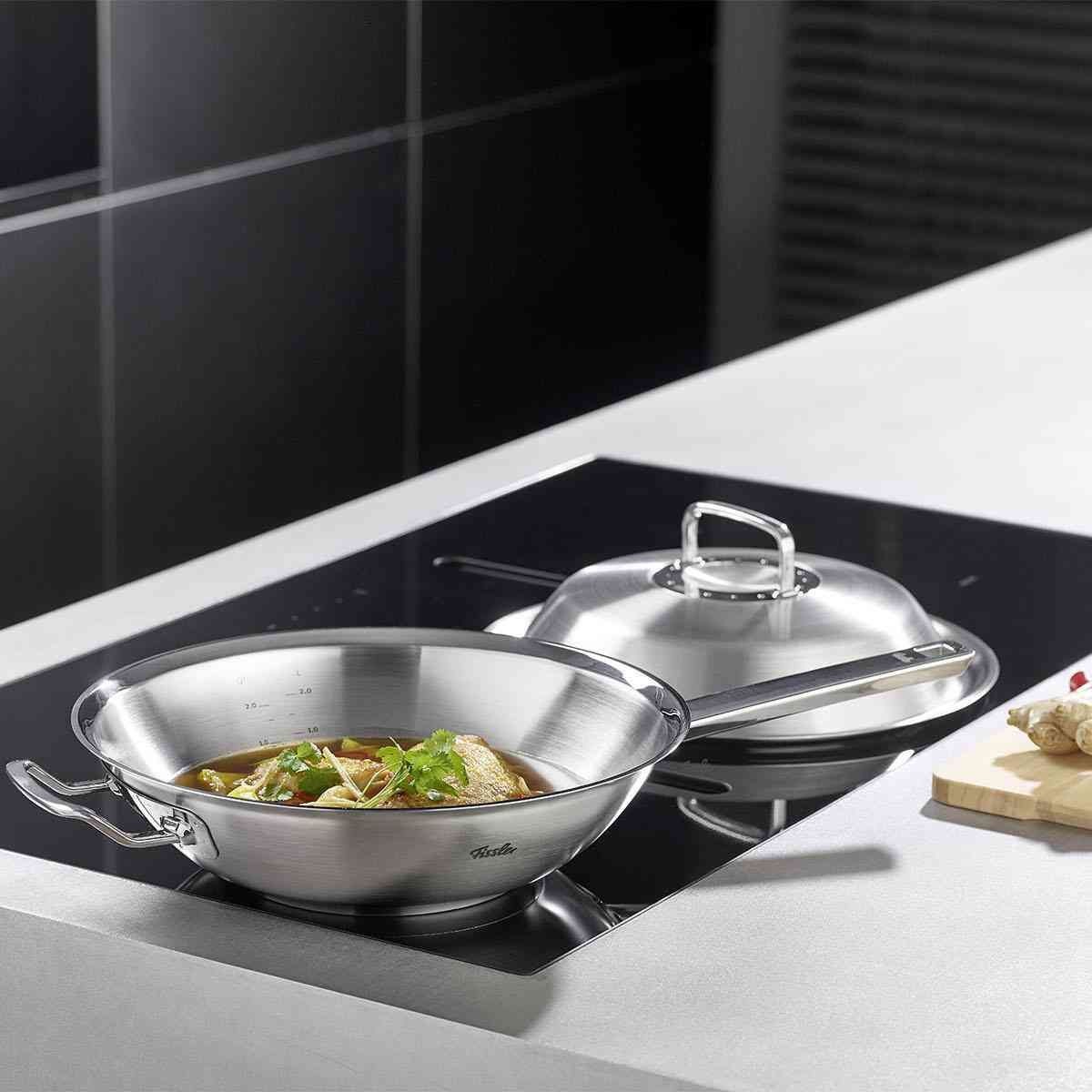 Fissler Wok Original-Profi Collection 30 cm in Acciaio Inox con Coperchio e Capacità di 4.1 Litri