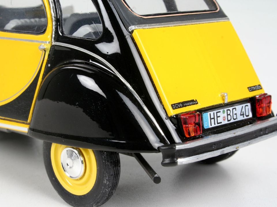 Revell Citroen 2CV Charleston Kit di Modello in Plastica Scala 1:24 con Dettagli Fedele