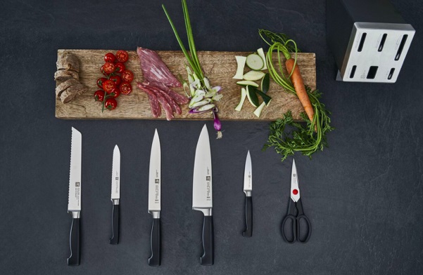 ZWILLING Four Star Ceppo Autoaffilante 7 Pezzi Nero - Set di Coltelli di Alta Qualità
