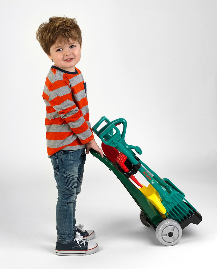 Theo Klein 2751 Carrello da giardino Bosch da 7 pezzi con attrezzi da giardinaggio per bambini - Include pala, rastrello e tagliaerba, Anti-UV, Giocattoli per bambini dai 3 anni