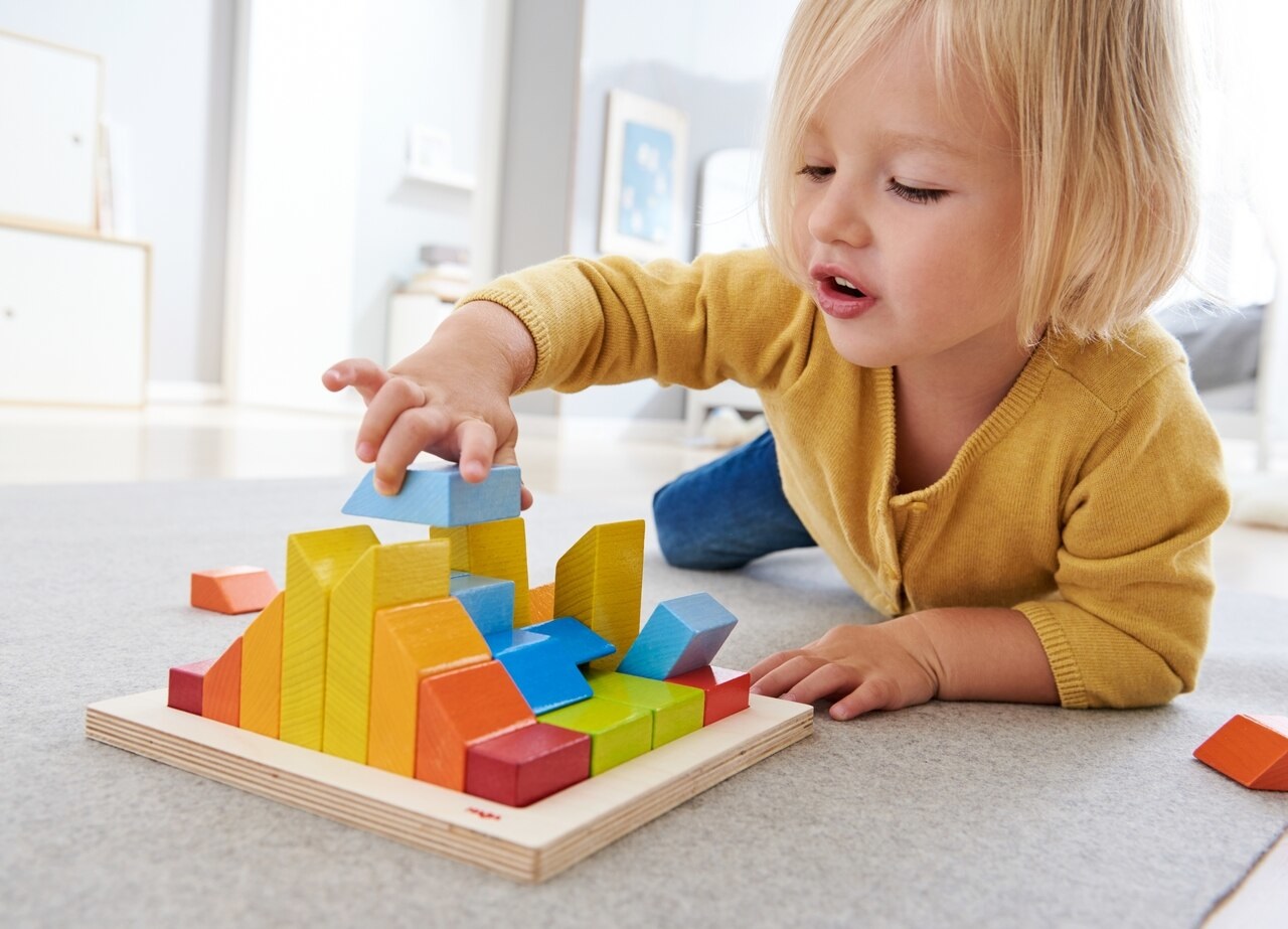 HABA Blocchi Creativi in Legno Multicolore - Gioco di Costruzione per Bambini da 3 Anni con 28 Pezzi e Modelli Stampati