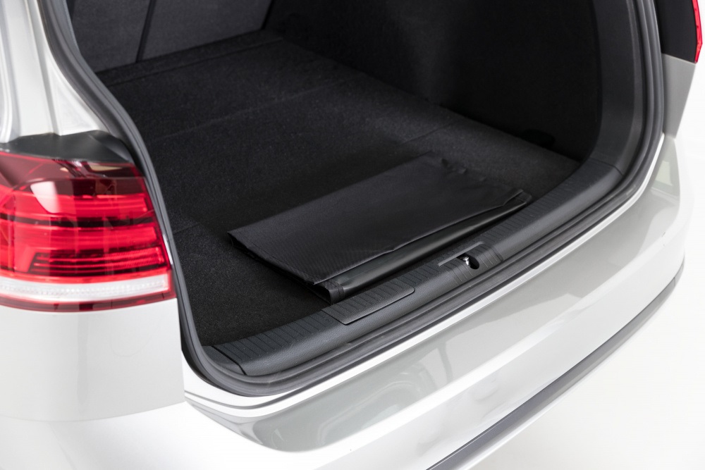 Trixie 1346 Protezione per Paraurti Auto - Coperta Protettiva in Poliestere Nero 50 x 70 cm