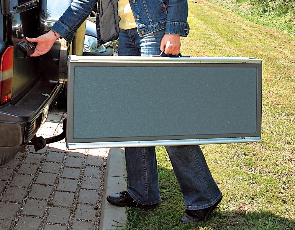 TRIXIE Rampa Telescopica Petwalk 3940 - Rampa in Alluminio e Plastica, 43 x 100-180 cm, Fino a 120 kg, Antiscivolo e Sicura per Cani Anziani e Malati