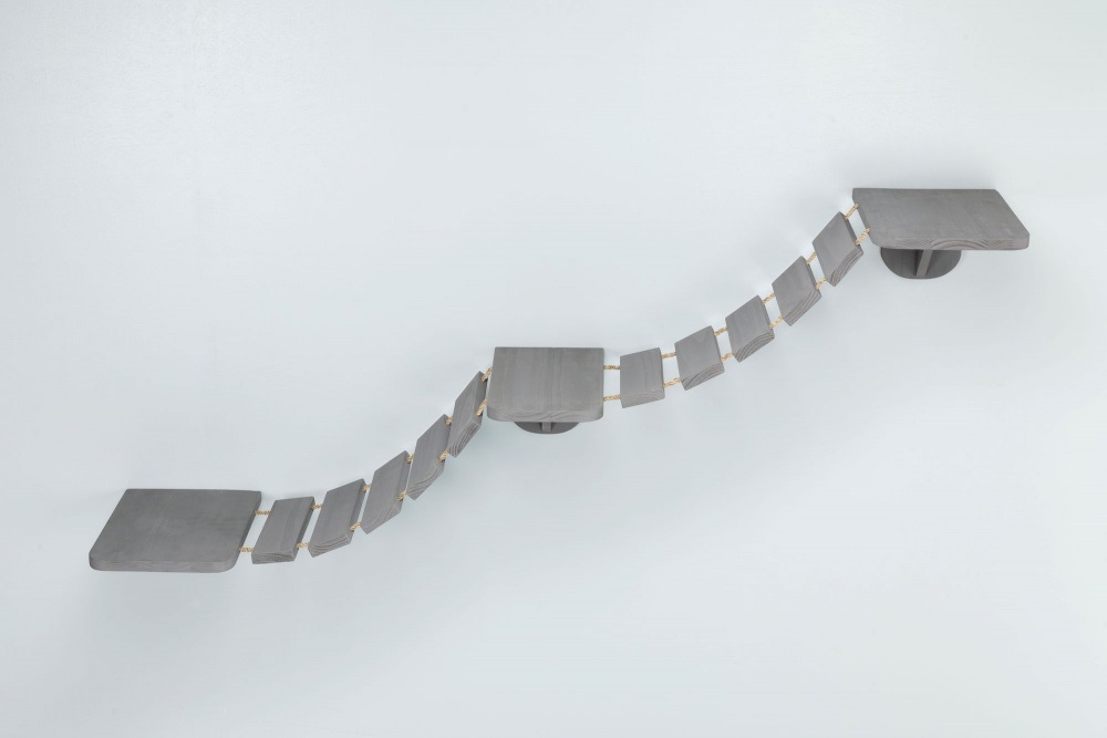 TRIXIE Ponte Tibetano per Gatti - Struttura in Legno e Sisal con 3 Piattaforme (22,5 x 30 cm e 17,5 x 30 cm) da Fissare al Muro