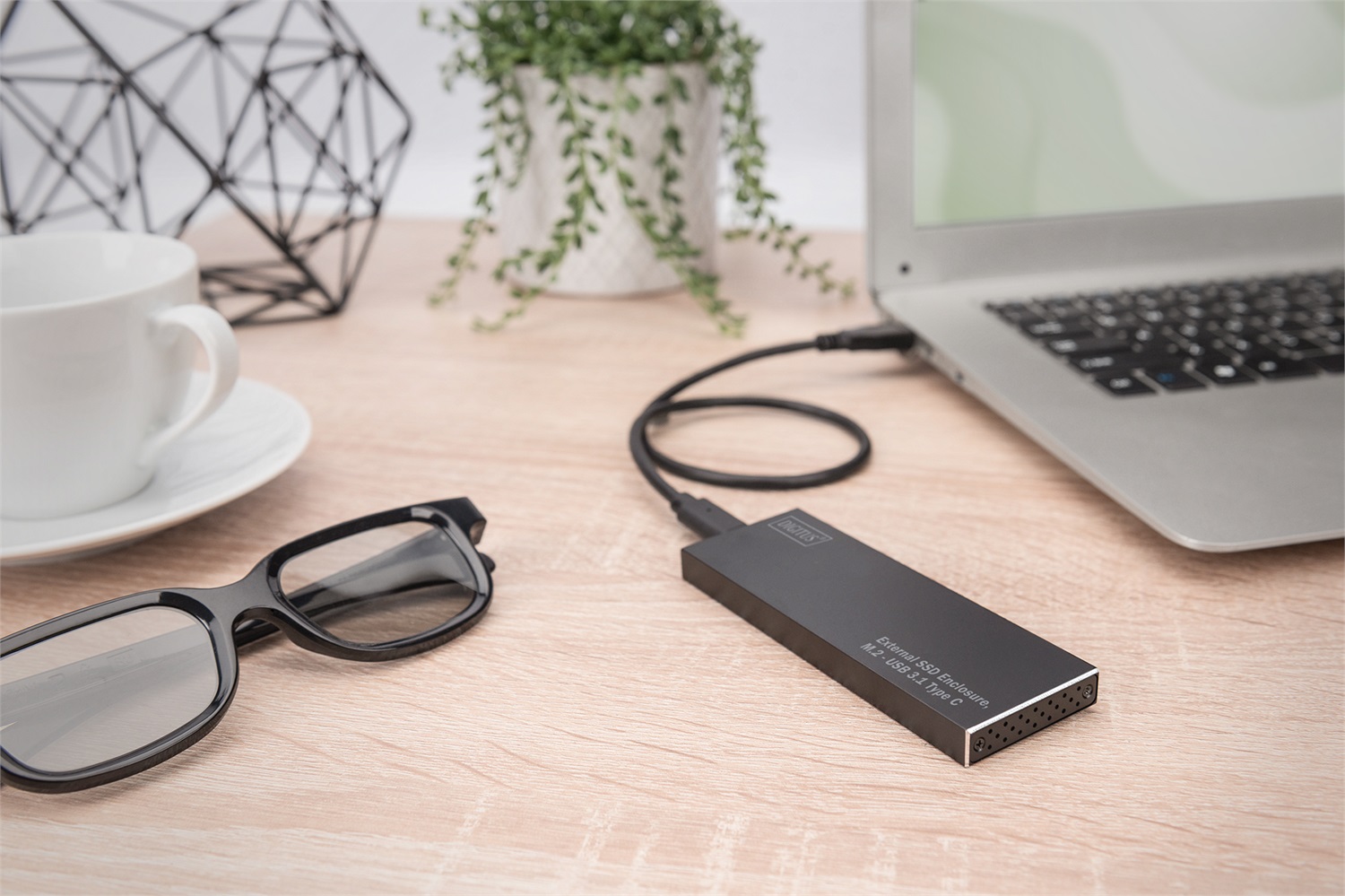DIGITUS Alloggiamento Esterno SSD M.2 SATA - USB 3.1 Type-C™ - Fino a 10 Gbit/s - Supporta Moduli 2280, 2260, 2242, 2230 - UASP - Cavo Incluso - Nero